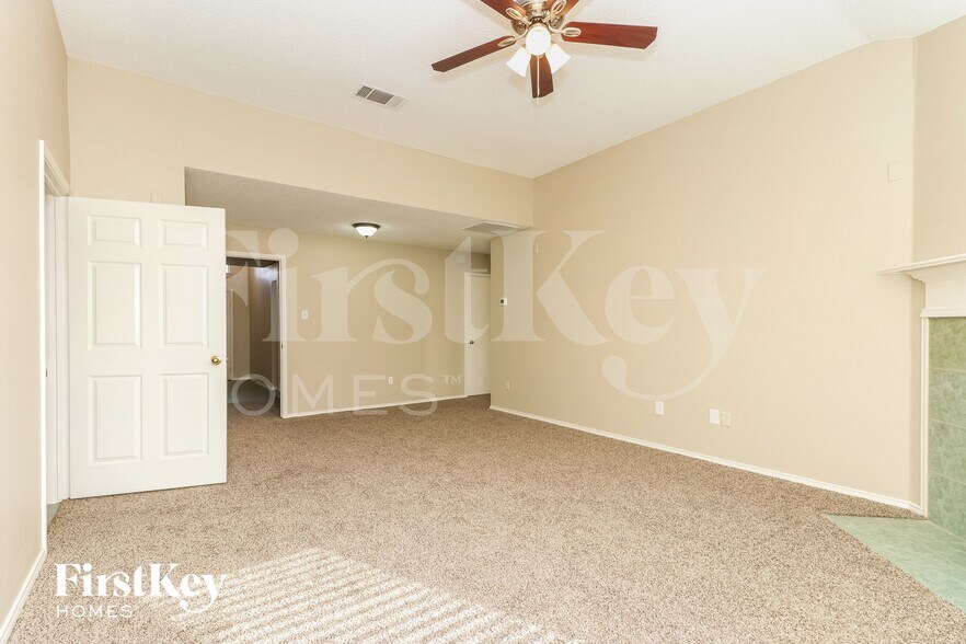 Building Photo - 8716 Lake Meadows Ln