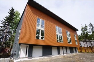 Building Photo - 2720 Coho Way