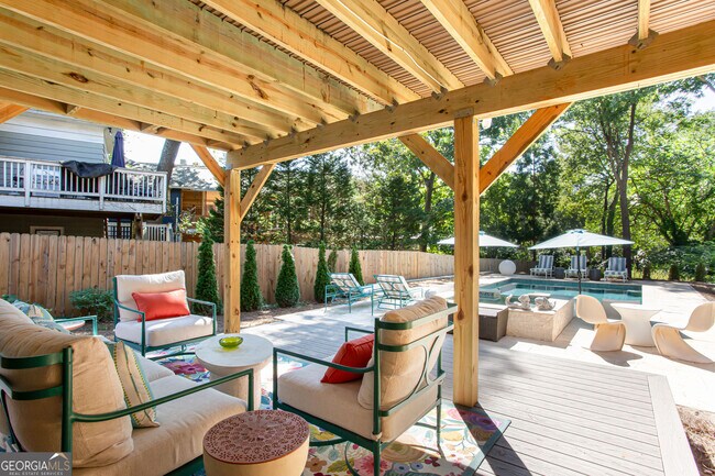 Building Photo - 524 Seminole Ave NE