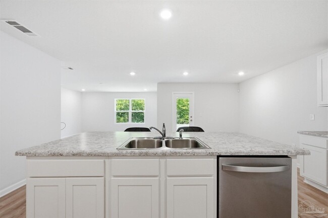 Building Photo - 5367 Peach Dr