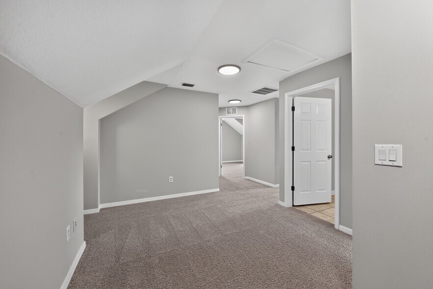 Building Photo - 6641 Cambridge Park Dr