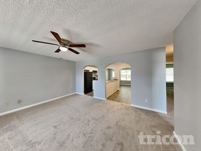 Building Photo - 6836 Saganaw Dr