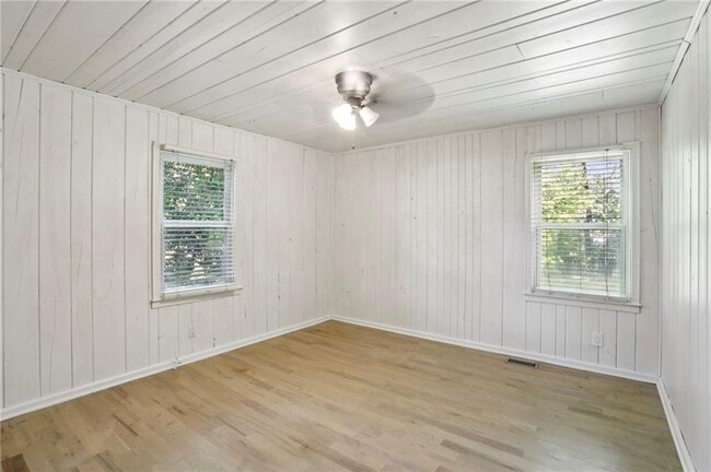 Building Photo - 2266 N Shallowford Rd