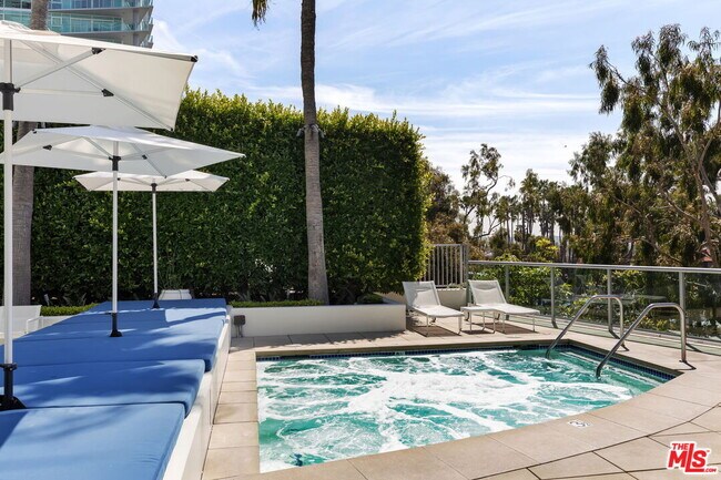 Building Photo - 13700 Marina Pointe Dr