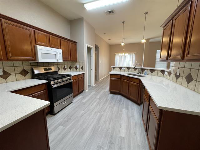 Building Photo - 2709 Logan Dr