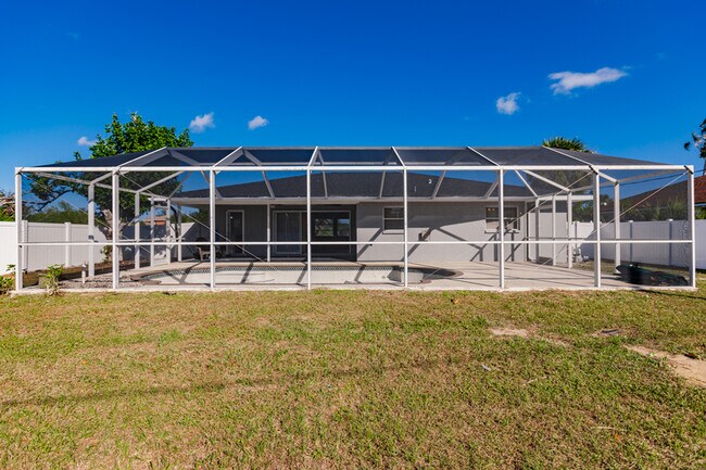 Building Photo - 11065 Waterford Ave