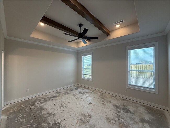 Building Photo - 1900 Bugg St