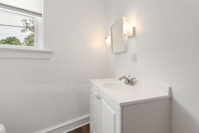 Building Photo - 1036 Collings Ave