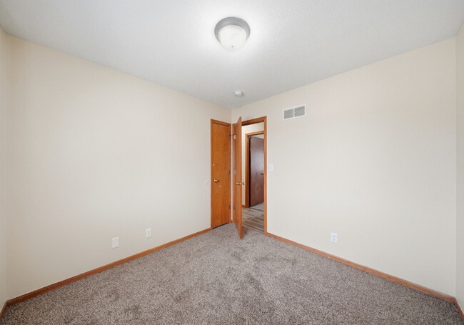 Building Photo - 1907 W Apricot Ln