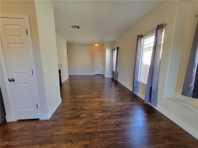 Building Photo - 1153 Country Shadows Way