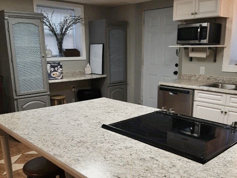 Building Photo - 125 Broad St