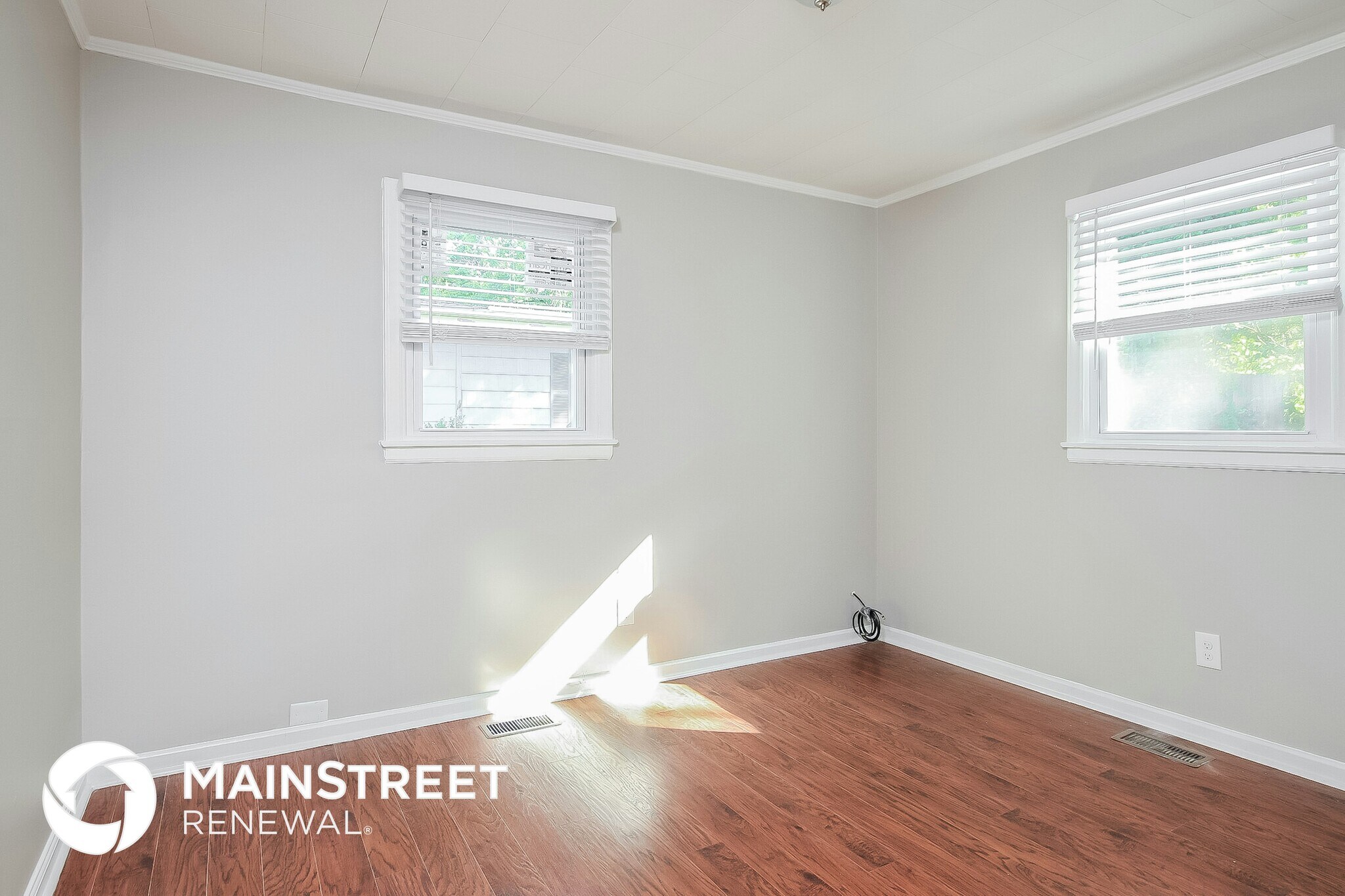 Building Photo - 827 Elmira Ave