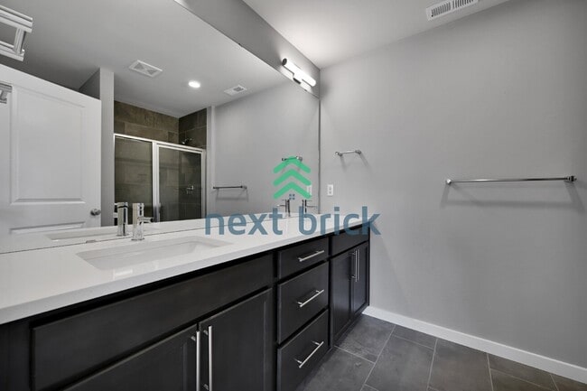 Building Photo - Spacious 4-Bedroom Retreat with 3.5 Baths in Beautiful Bothell – Your Ideal Home Awaits!