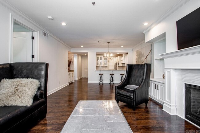 Building Photo - 601 Chenal Woods Dr