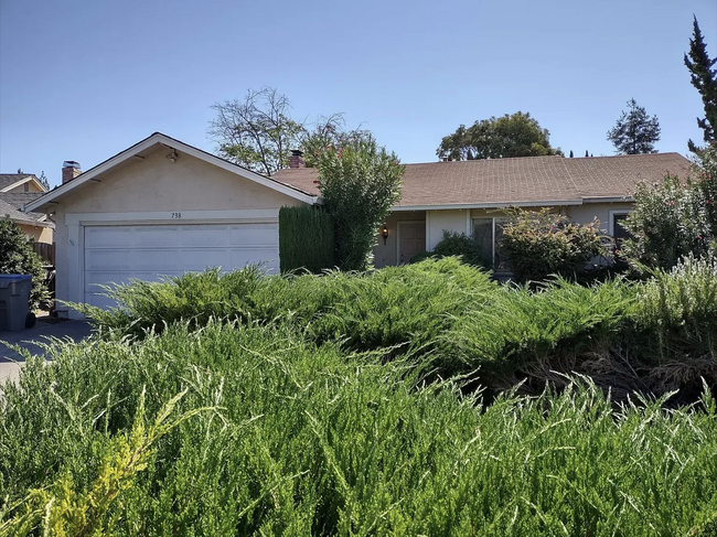 Building Photo - 738 El Sereno Dr