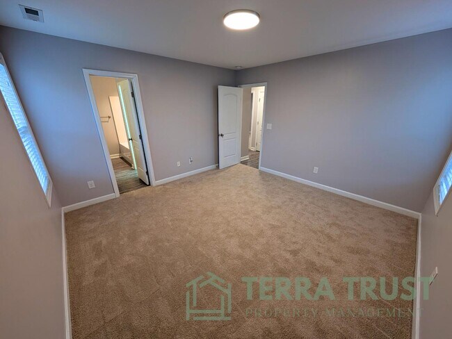 Building Photo - 806 Grace Ave