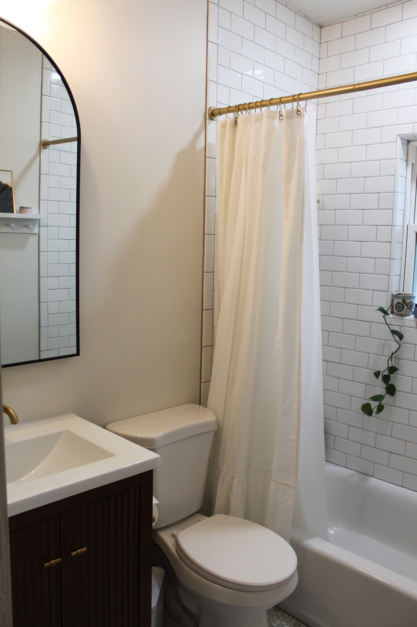 Building Photo - 757 E Ramona Ave