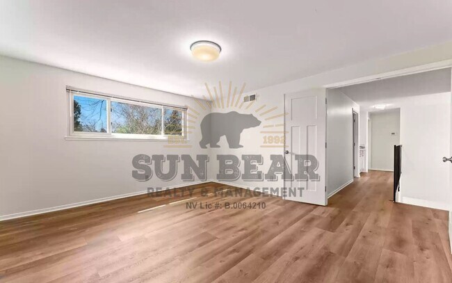 Building Photo - 4 Bedroom in Reno!!!  Great Location!