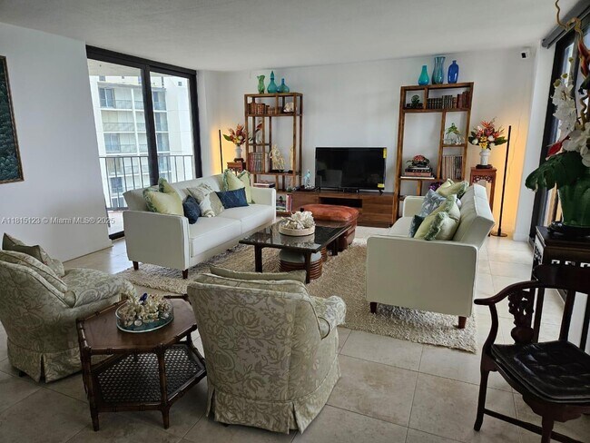 Building Photo - 5420 N Ocean Dr