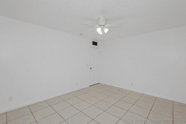 Building Photo - 8830 W Sample Rd