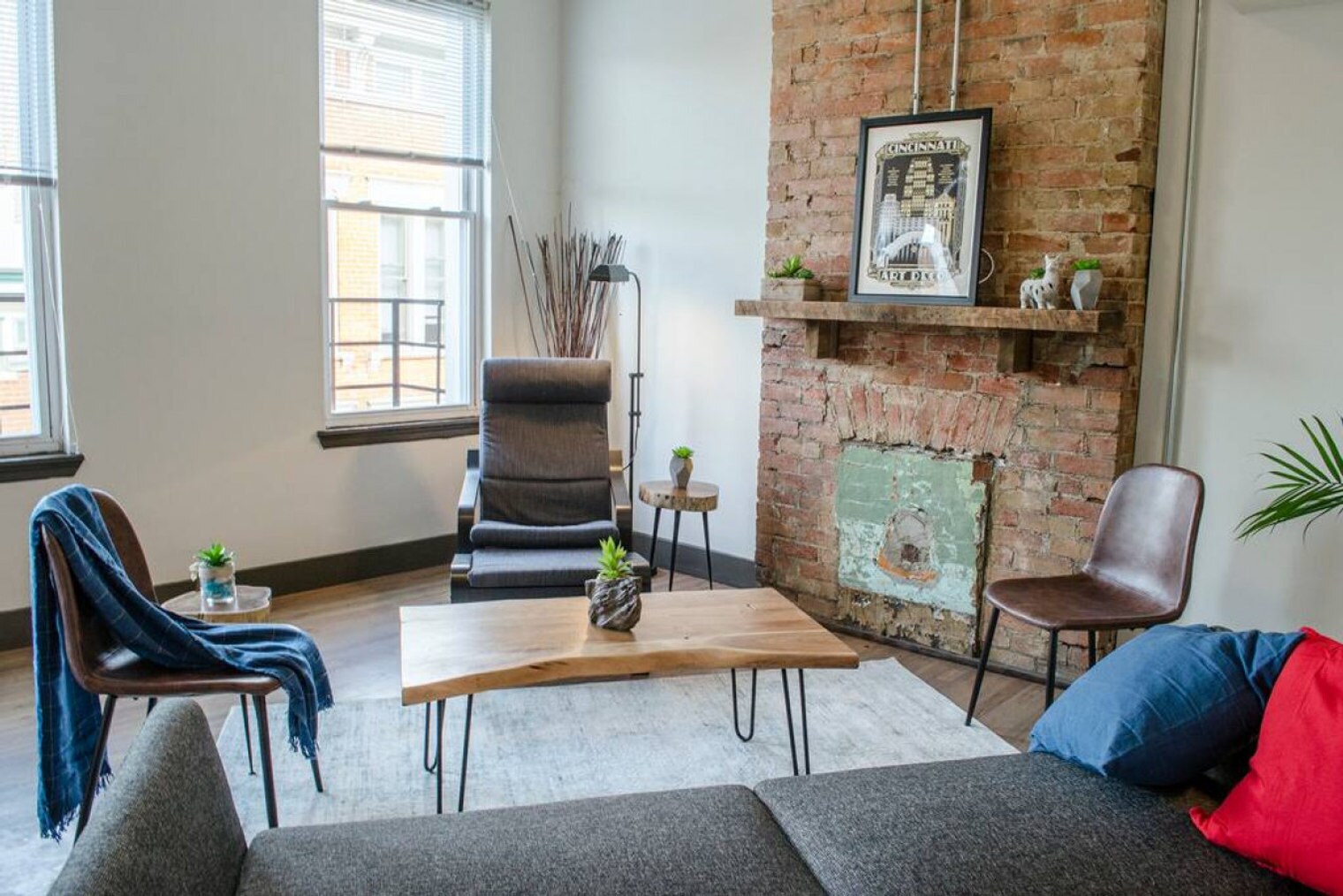 Building Photo - 1424 Pleasant St