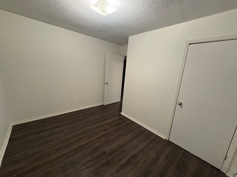 Building Photo - 122 Carriage Pl