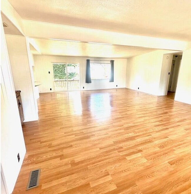 Building Photo - 62 Erickson Ave