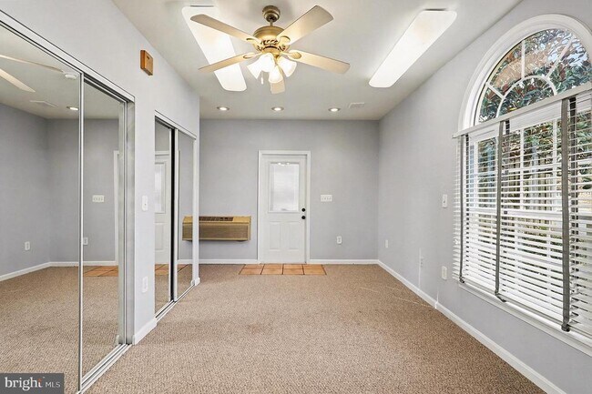 Building Photo - 5819 Stone Ridge Dr