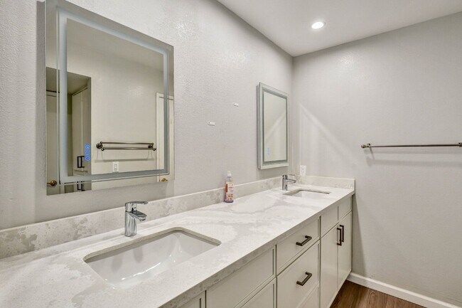 Building Photo - 614 San Conrado Terrace