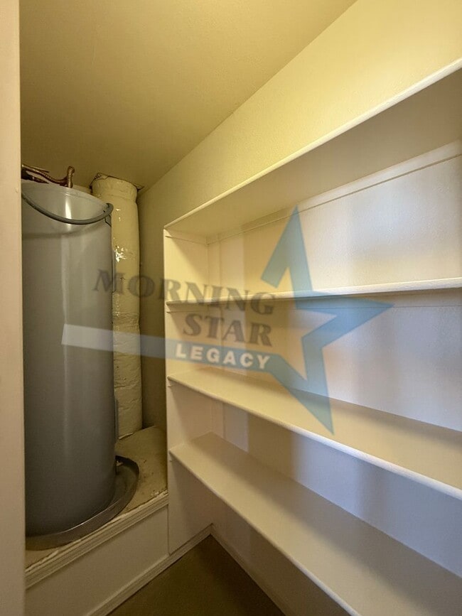 Building Photo - 2-Bedroom Townhome Apartment - Available Now!