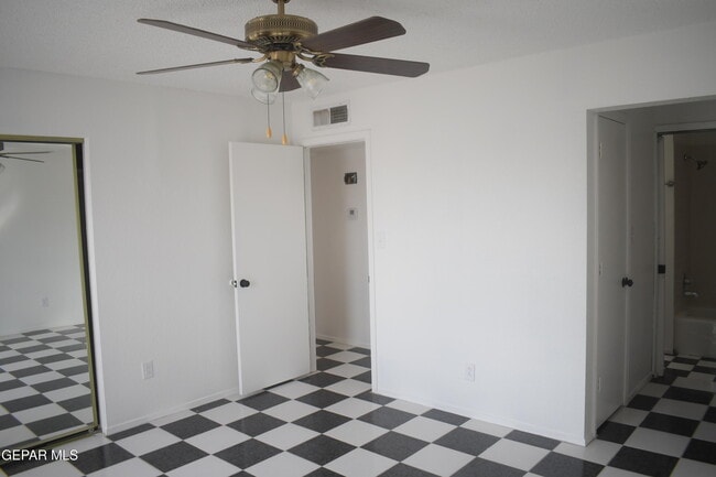 Building Photo - 3545 E Glen Dr
