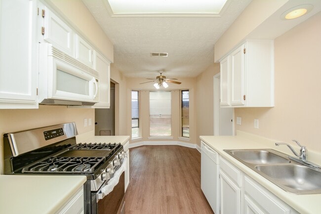Building Photo - 19331 Nasworthy Dr