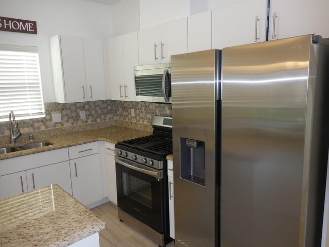 Building Photo - 12880 Haxby St