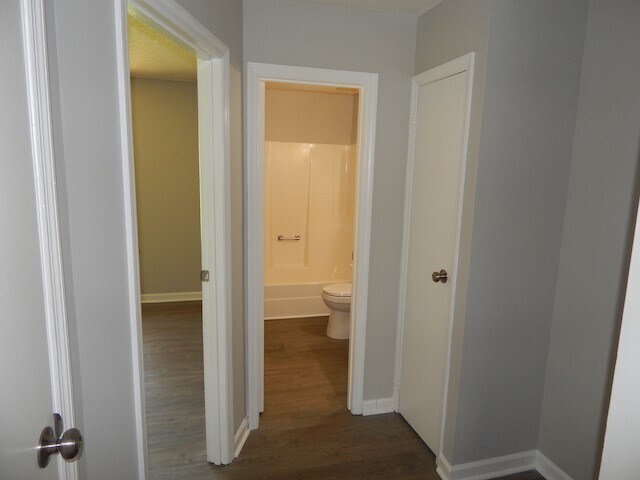 Building Photo - 515 N Walnut St