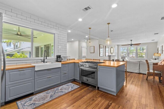 Building Photo - 309 Lebeau St