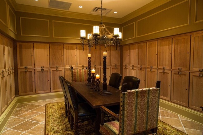 Building Photo - 404 Kelly Plantation Dr