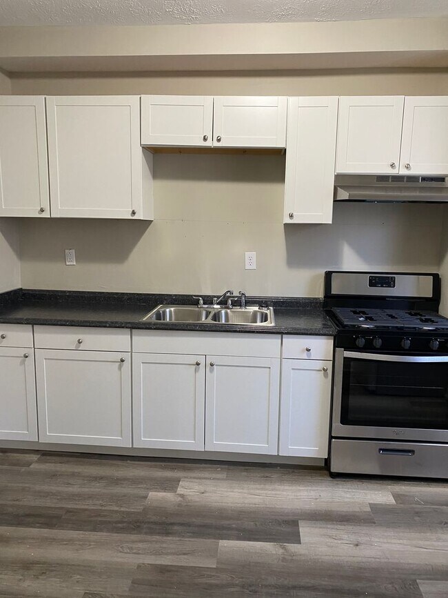 Building Photo - 486 Price Rd