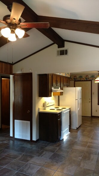 Building Photo - 125 Debra Ln