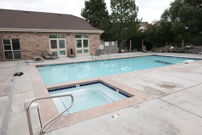 Building Photo - 8116 N Ridge Loop W