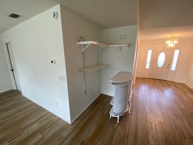 Building Photo - Welcome home to this bright, beautifully maintained 2-bedroom, 2-bath Stonecrest home, offered mo...