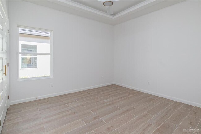 Building Photo - 22 Brookside Bend W St