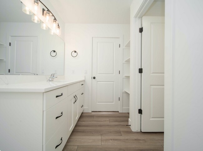 Building Photo - Spacious Vernal Home in Desirable Location