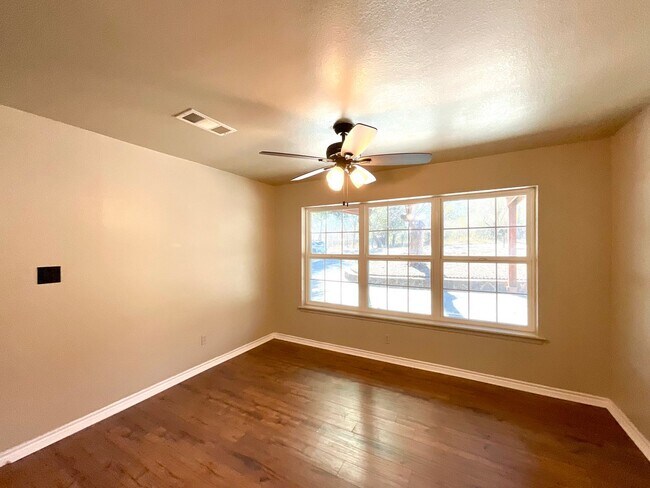 Building Photo - 5303 Shady Oak Cir