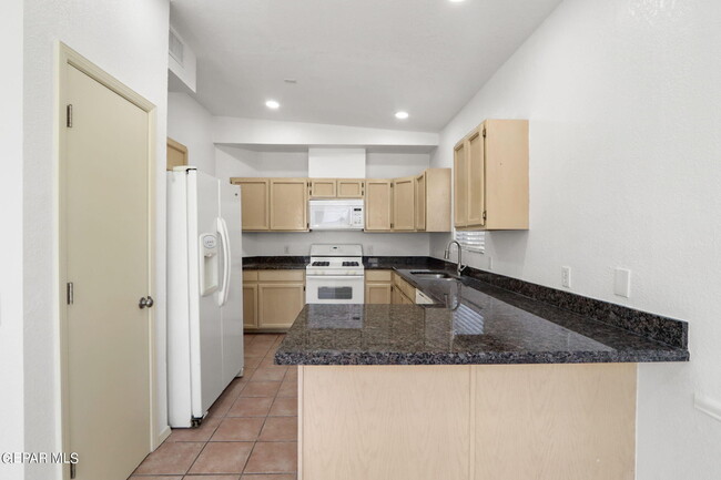 Building Photo - 205 N Alto Mesa Dr
