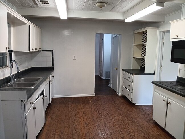 Building Photo - Great Rental Home in Dallas