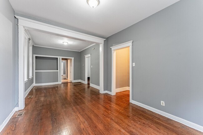 Building Photo - 1426 S Avers Ave