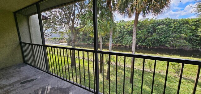 Building Photo - 7879 Willow Spring Dr