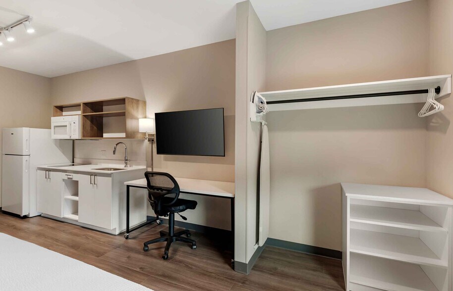 Building Photo - Furnished Studio-Jacksonville - Airport