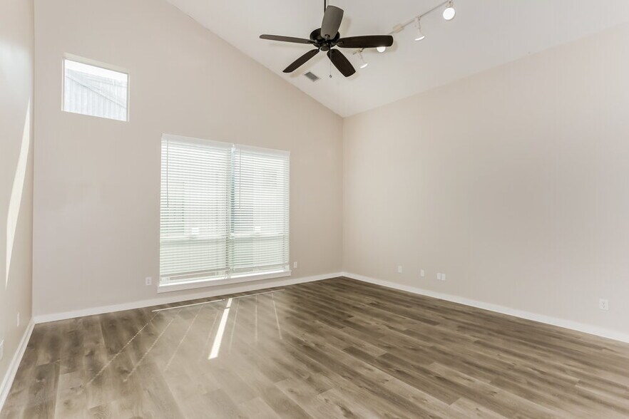 Building Photo - 4614 Lester Dr