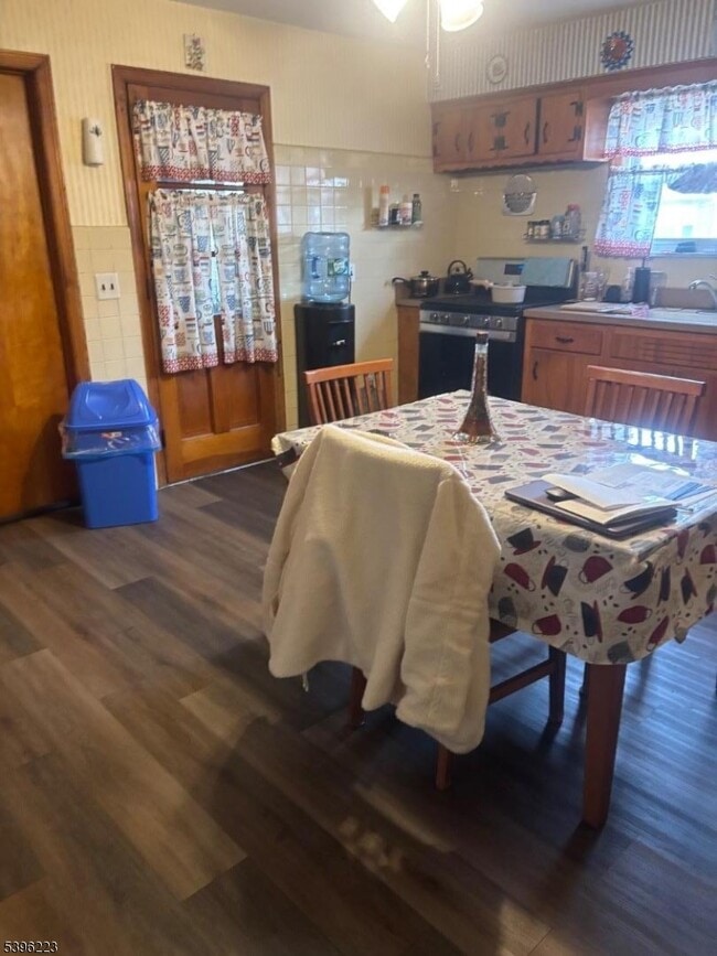 Building Photo - 15 Watsessing Ave